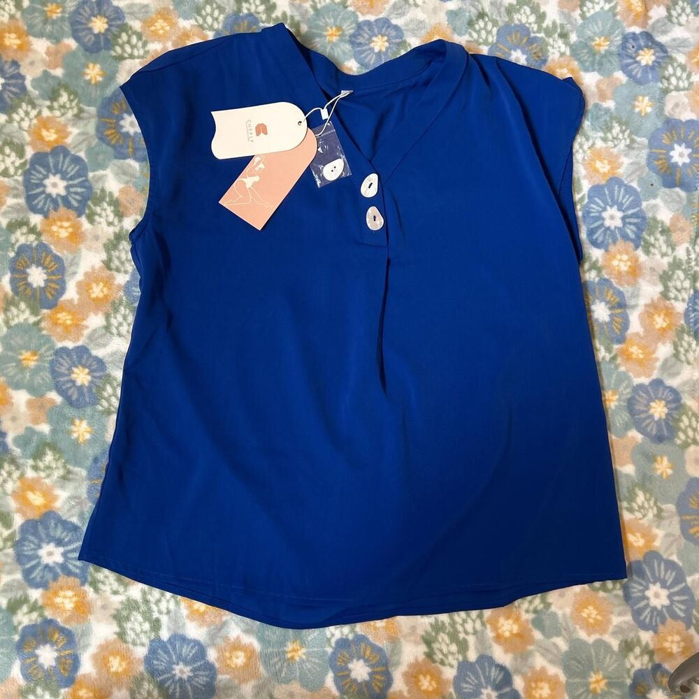 Cueply Blue sleeveless top blouse with buttons nwt women's medium